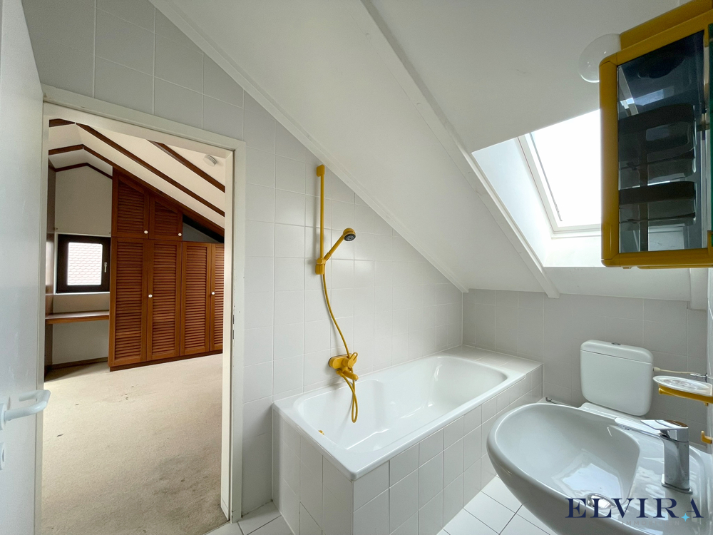 Badezimmer im Dachgeschoss