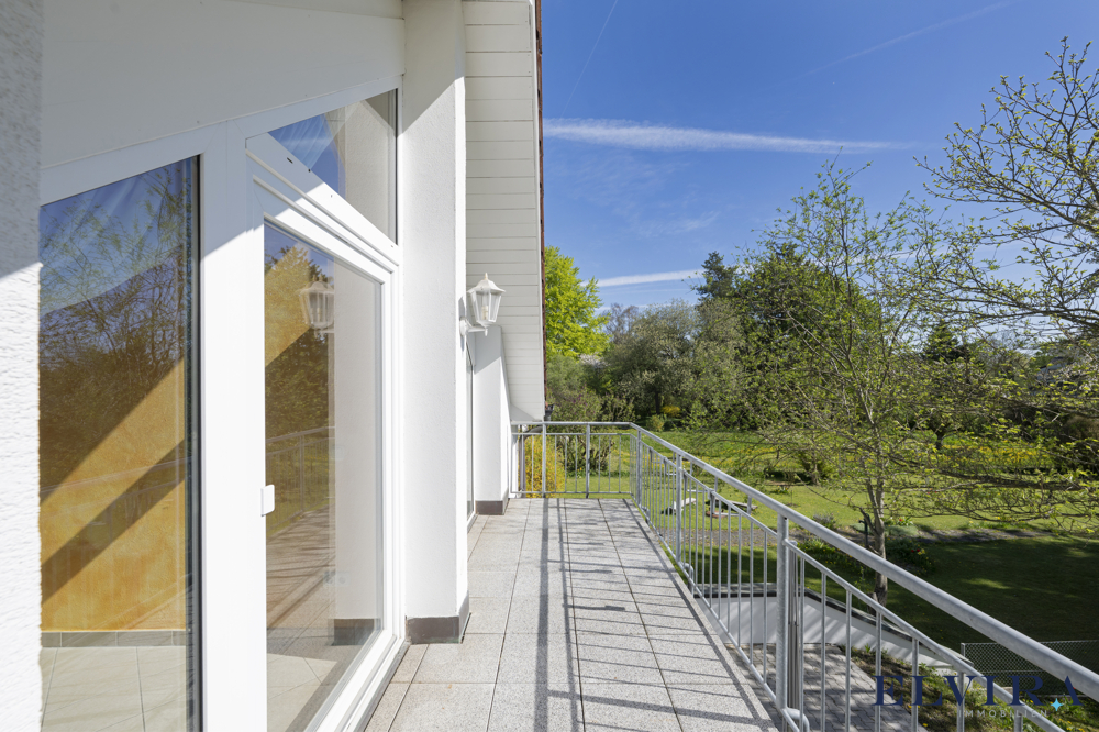 sonniger Balkon (1) im Dachgeschoss