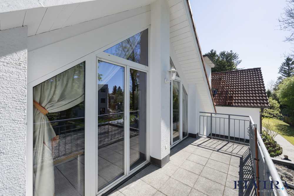 sonniger Balkon (2) im Dachgeschoss