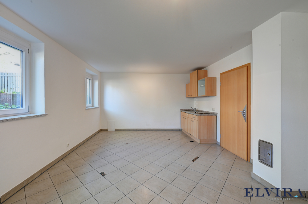 Appartement (1) mit Einbauküche im Untergeschoss